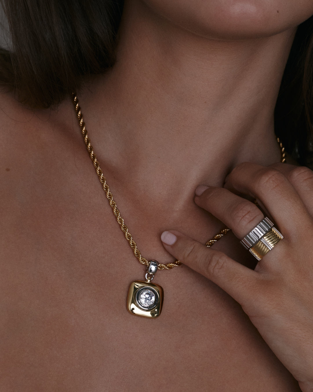 The Luna Bezel Pendant Necklace-Gold