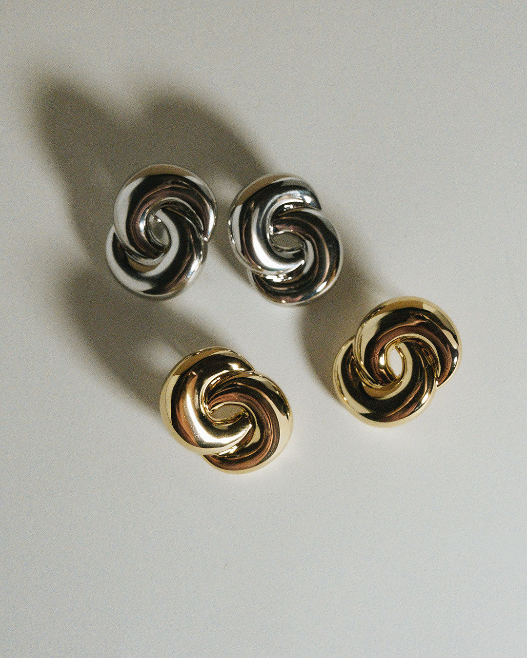 The Solstice Knot Studs-Gold